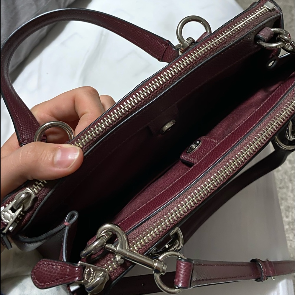 BURGUNDY UNUSED COACH PURSE - Picture 4 of 4